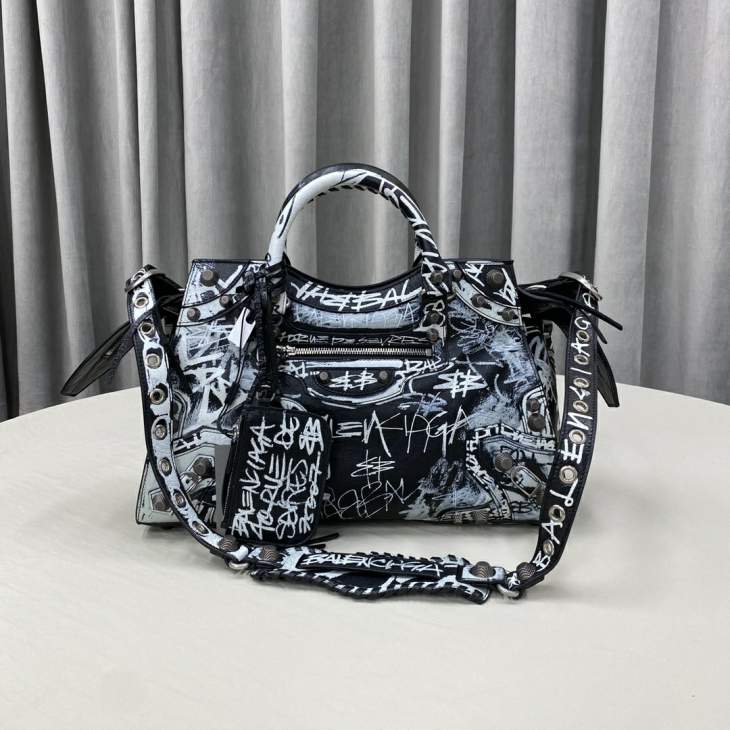 Picture of Balenciaga Handbags _SKUfw185509553fw